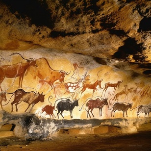 Lascaux cave prehistorical paintings style